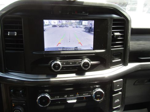 Used 2022 Ford F150 XLT w/ XLT Black Appearance Package image 15