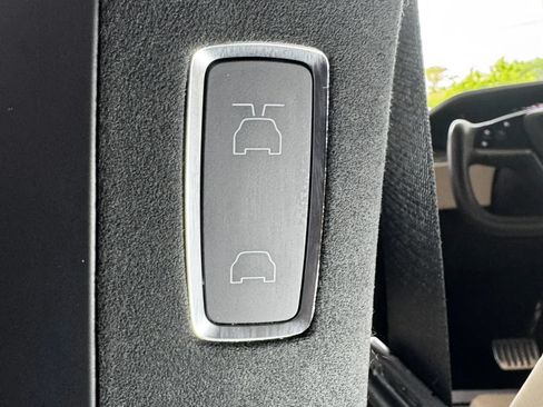 Used 2023 Tesla Model X AWD/4WD image 25