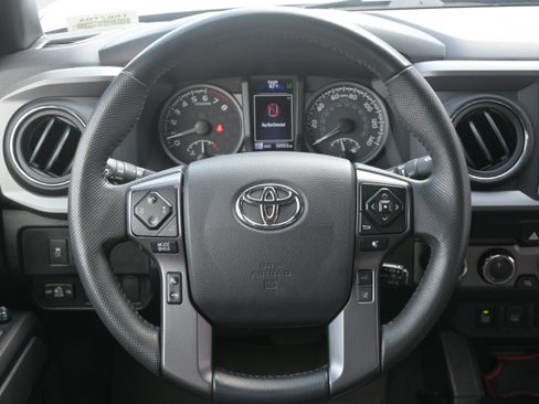 Used 2022 Toyota Tacoma TRD Off-Road w/ TRD Premium Off Road Package image 17
