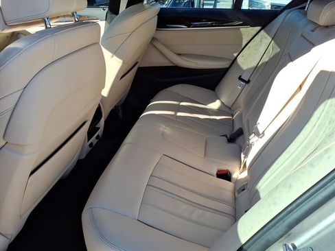 Used 2019 BMW 530i xDrive image 11