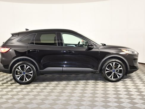Used 2022 Ford Escape SE w/ SE Sport Appearance Package AWD/4WD image 4