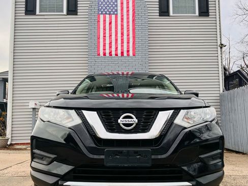 Used 2017 Nissan Rogue S image 3