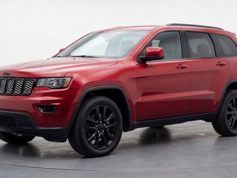 Used 2018 Jeep Grand Cherokee Altitude image 1