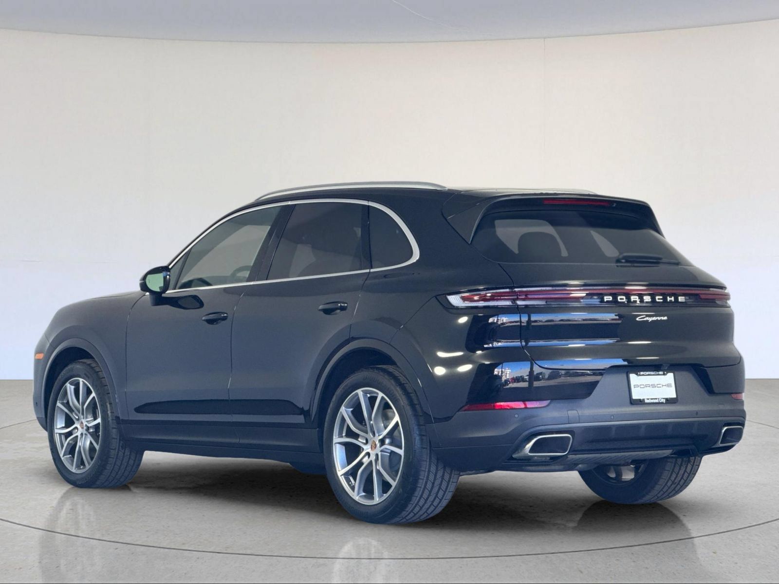 Certified 2026 Porsche Cayenne AWD/4WD image 3