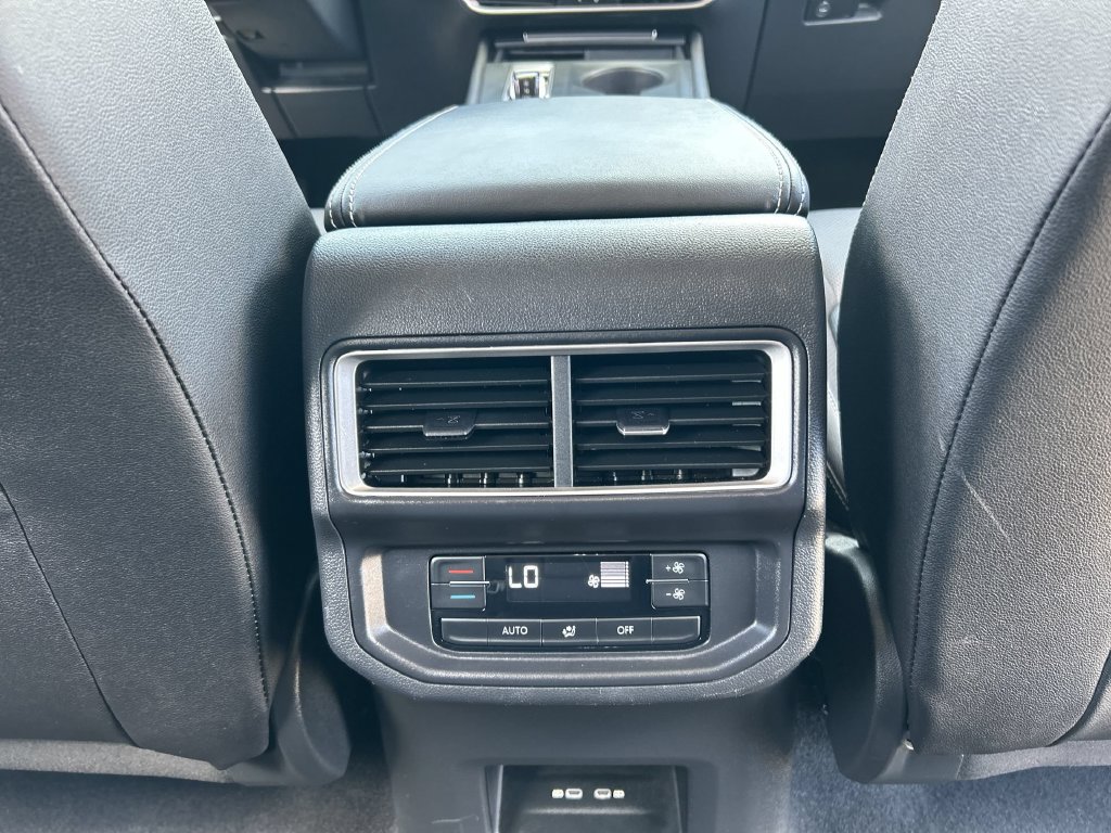 Used 2025 Volkswagen Atlas SE FWD image 20