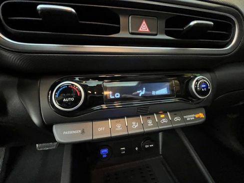 Used 2022 Hyundai Kona Limited AWD/4WD image 27