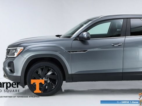 Used 2024 Volkswagen Atlas Cross Sport SE w/ Panoramic Sunroof Package FWD image 42