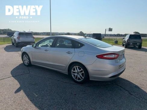 Used 2016 Ford Fusion SE FWD image 10