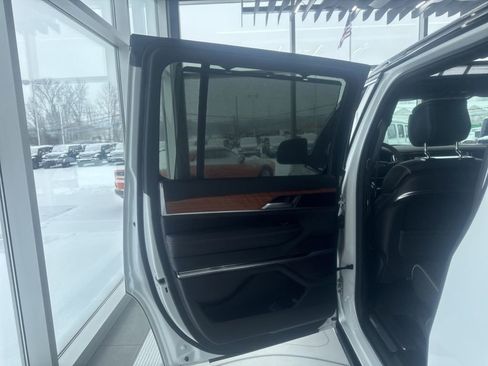 New 2025 Jeep Grand Wagoneer Series III w/ HD Trailer Tow Package AWD/4WD image 29