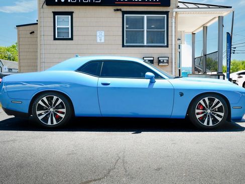 Used 2023 Dodge Challenger SRT Hellcat w/ Driver Convenience Group RWD image 4