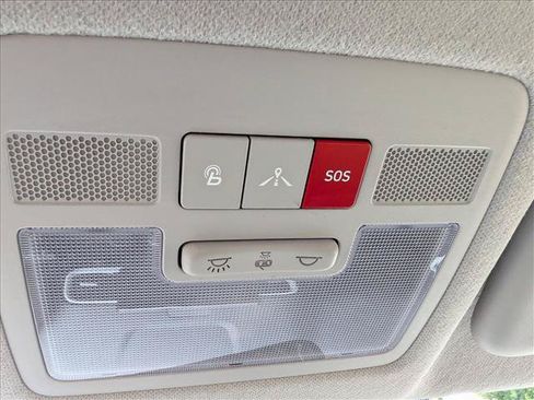 Certified 2025 Hyundai Venue Limited FWD image 37