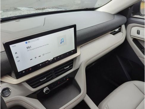 New 2026 Ford Explorer Active w/ Active Comfort Package RWD image 17