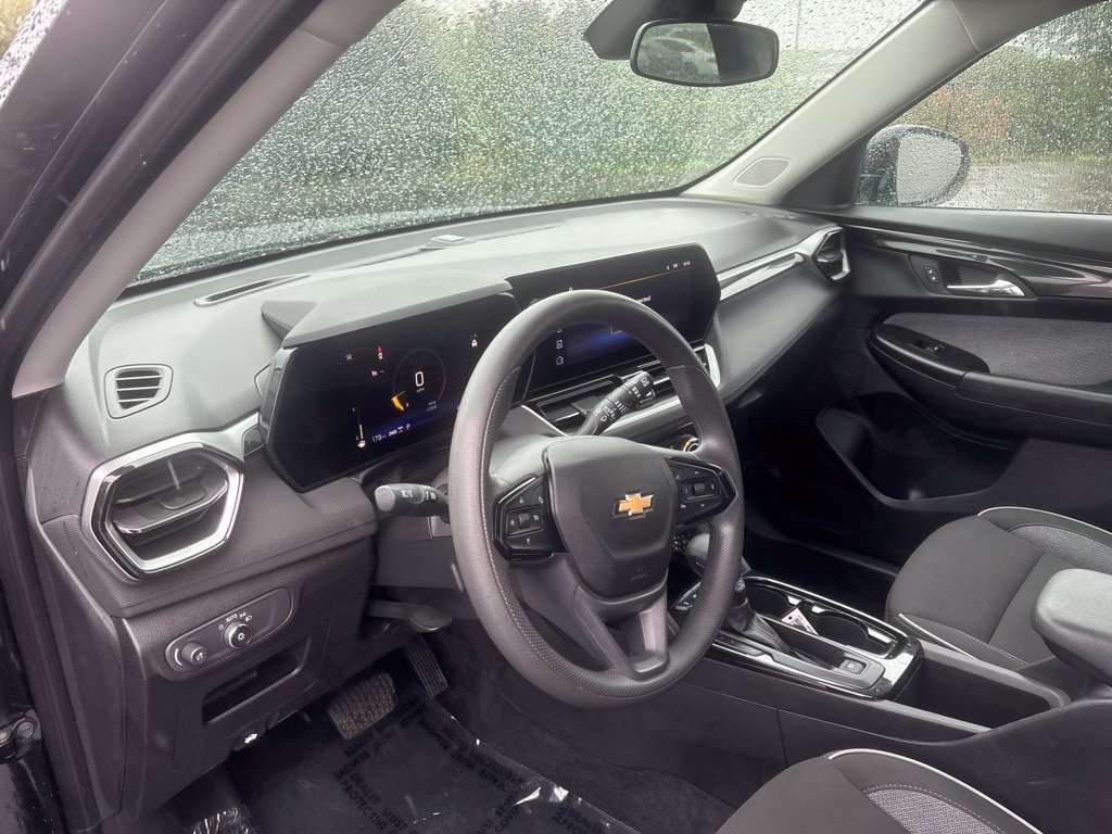 Used 2025 Chevrolet TrailBlazer LT AWD/4WD image 12