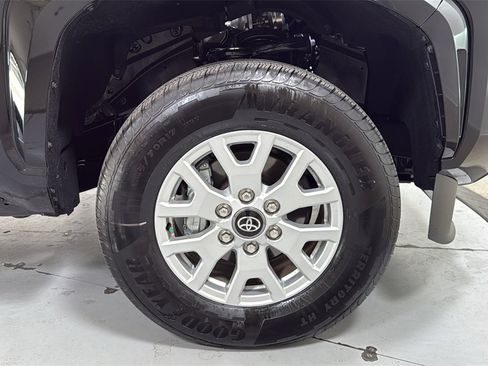 Certified 2025 Toyota Tacoma SR5 image 21