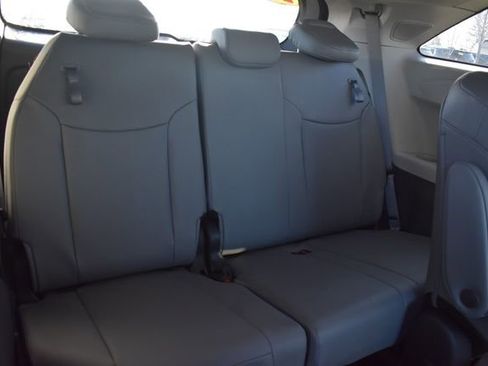 Used 2023 Toyota Sienna Limited image 16