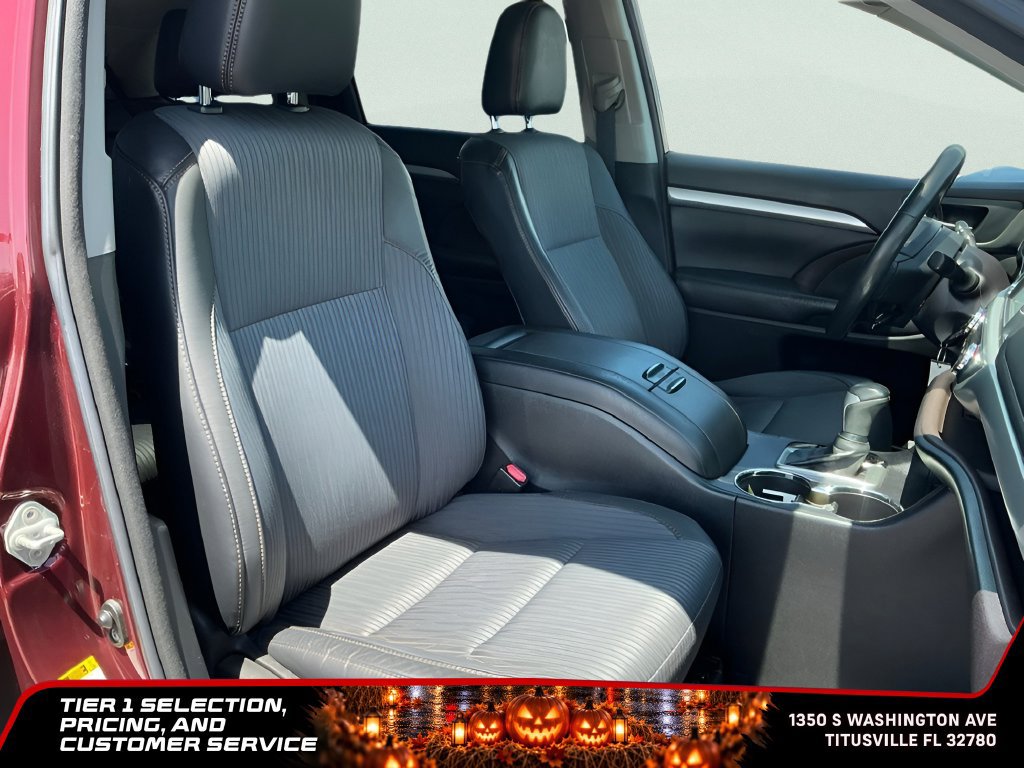 Used 2018 Toyota Highlander Plus w/ Carpet Mat Package (TMS) AWD/4WD image 14