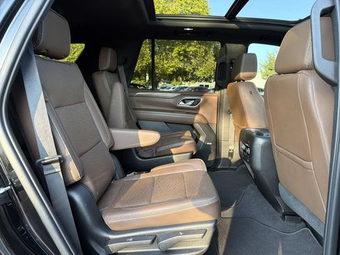 Used 2021 Chevrolet Tahoe High Country w/ Premium Package AWD/4WD image 18