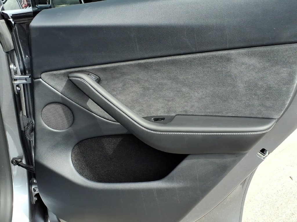 Used 2025 Tesla Model Y Long Range RWD image 15