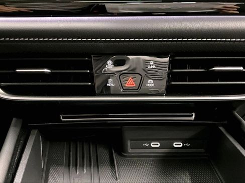 Used 2025 Volkswagen Atlas SEL Premium R-Line image 35