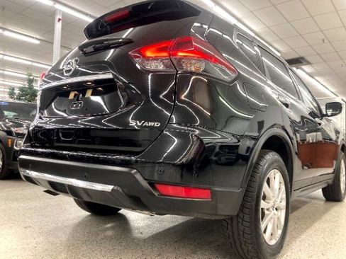 Used 2020 Nissan Rogue SV image 39