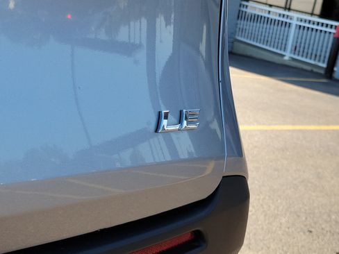 Used 2025 Toyota Sienna LE FWD image 7