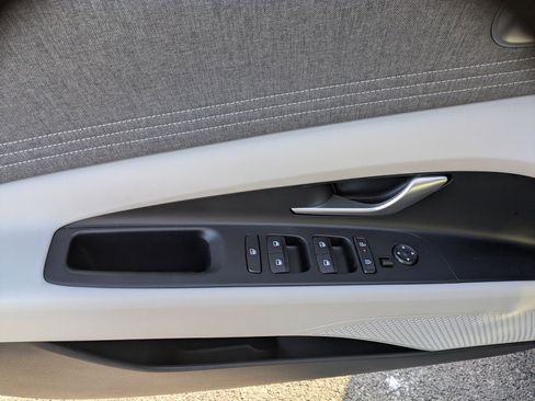 Certified 2025 Hyundai Elantra Limited image 10