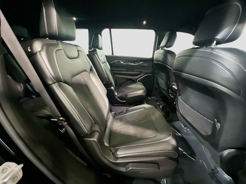 Used 2022 Jeep Grand Cherokee L Laredo image 19