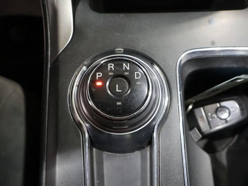 Used 2017 Ford Fusion SE FWD image 30