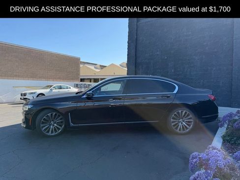 Used 2022 BMW 750i xDrive AWD/4WD image 2