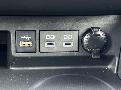 Used 2024 Toyota Highlander LE image 24