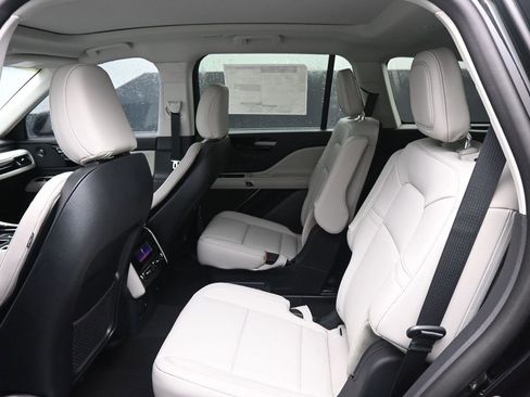 Used 2025 Lincoln Aviator 2WD w/ Equipment Group 101A image 19