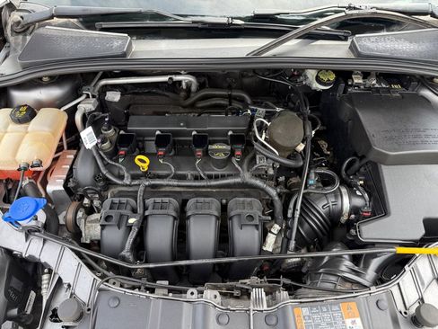 Used 2014 Ford Focus SE w/ SE Winter Package FWD image 14