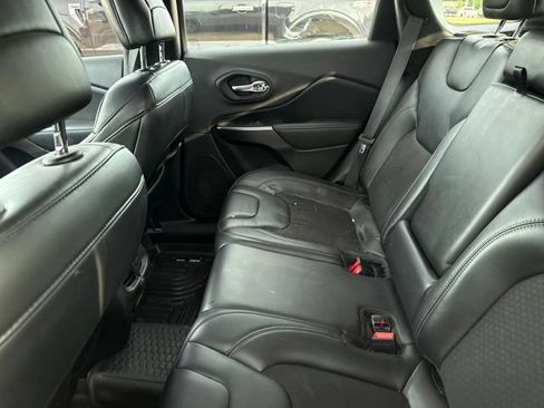 Used 2020 Jeep Cherokee Latitude Plus FWD image 4