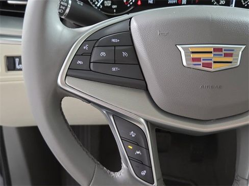 Used 2025 Cadillac XT5 Premium Luxury image 21