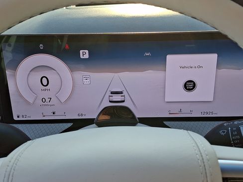 Certified 2025 Genesis GV80 3.5T Prestige AWD/4WD image 23