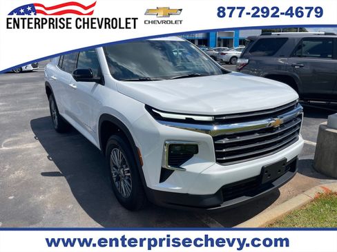 Used 2024 Chevrolet Traverse LT AWD/4WD image 1