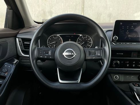 Used 2023 Nissan Rogue S image 32