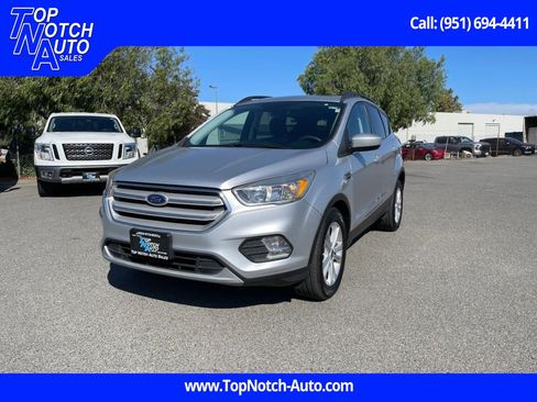 Used 2018 Ford Escape SE FWD image 1