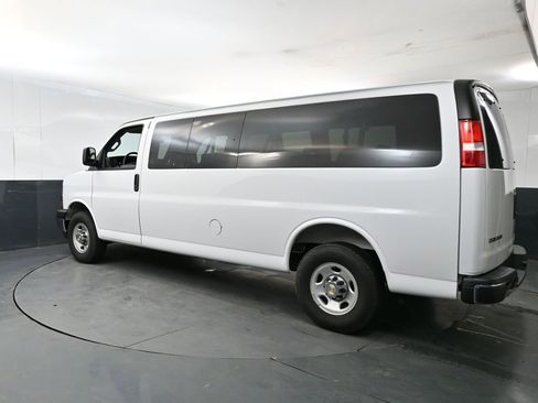 Used 2025 Chevrolet Express 3500 LT w/ LT Preferred Equipment Group RWD image 3