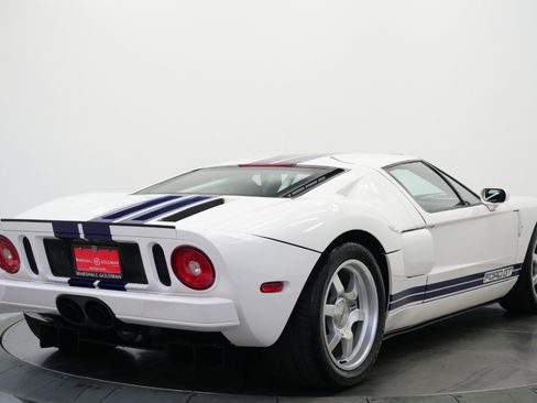 Used 2005 Ford GT RWD image 9