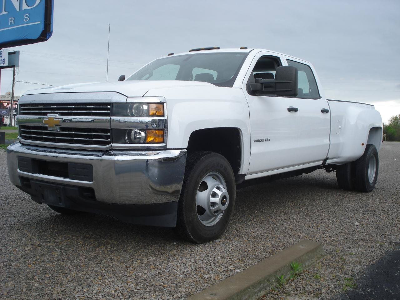 Used 2017 Chevrolet Silverado 3500 W/T RWD image 4