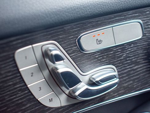 Used 2020 Mercedes-Benz GLC 300 4MATIC image 32