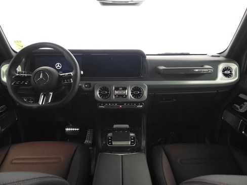 Certified 2025 Mercedes-Benz G 580 w/ Manufactur Interior Package image 27