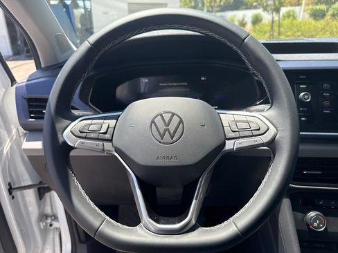 Used 2022 Volkswagen Taos SE FWD image 14