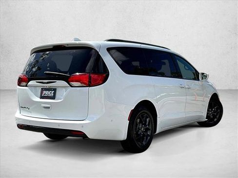 Used 2020 Chrysler Pacifica Touring-L Plus w/ Advanced Safetytec Group FWD image 2