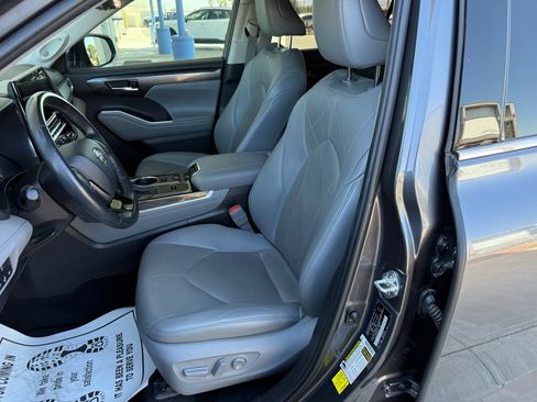 Used 2021 Toyota Highlander Platinum FWD image 33