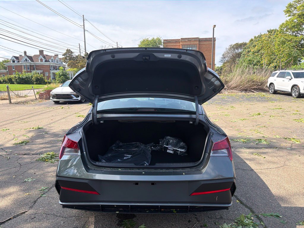 New 2026 Hyundai Elantra SE FWD image 11