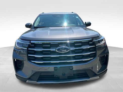 Used 2025 Ford Explorer Active AWD/4WD image 5