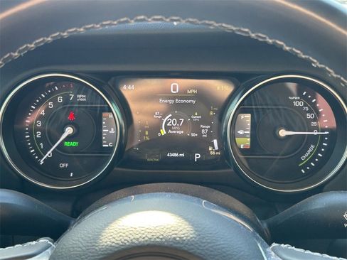 Used 2022 Jeep Wrangler Unlimited Sahara image 37