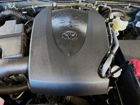 Used 2022 Toyota Tacoma SR AWD/4WD image 38